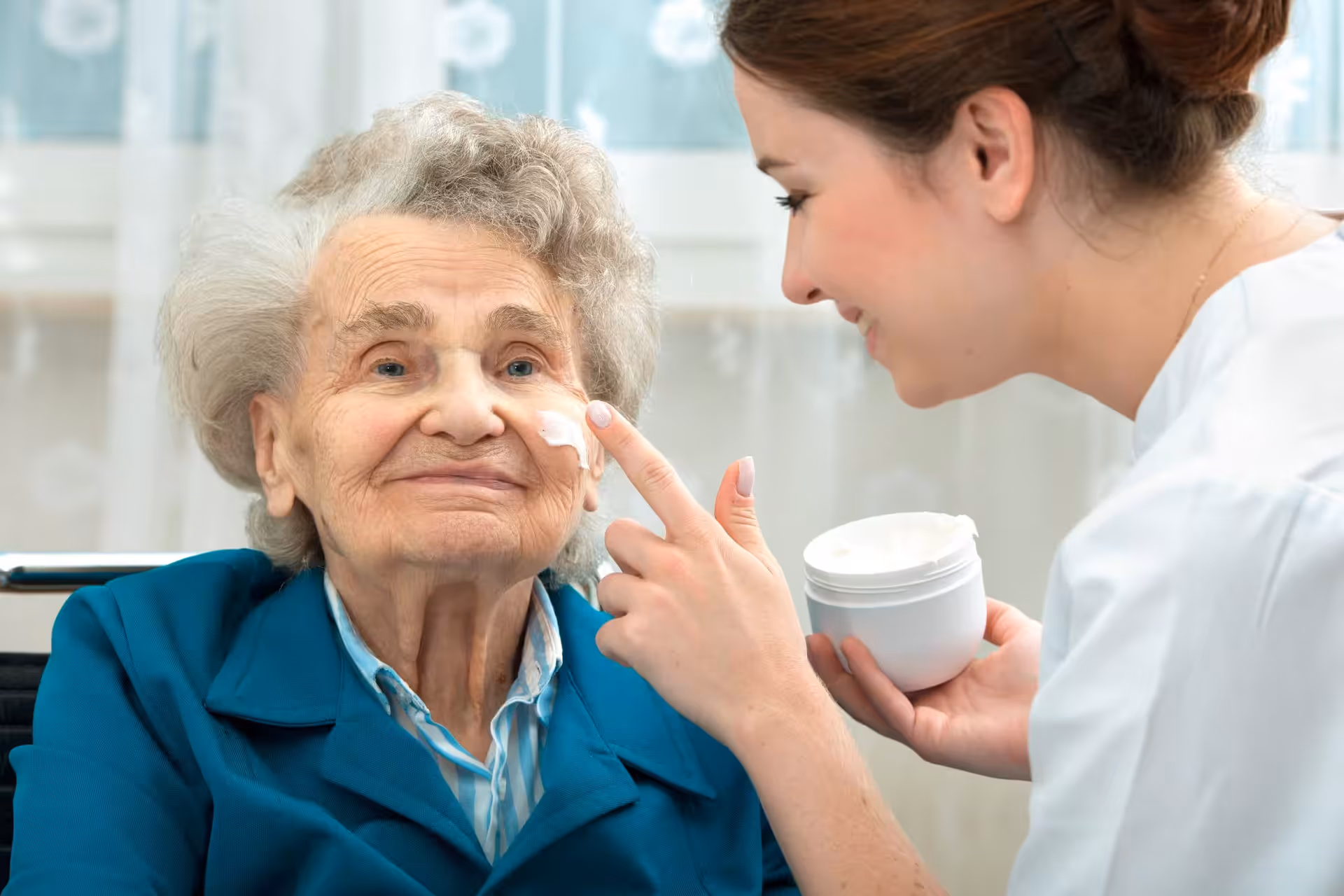 Skin Care for Seniors: a Comprehensive Guide
